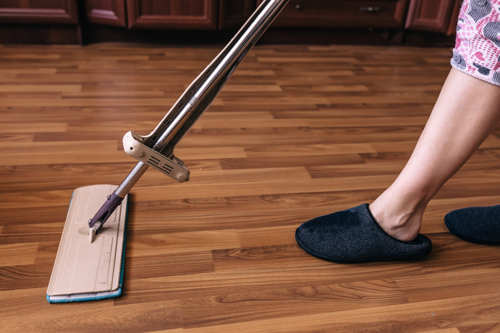 méthodes efficaces pour Nettoyer un parquet vitrifié 