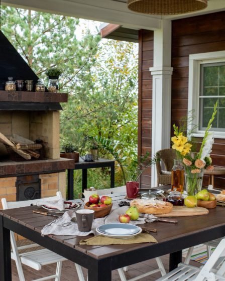 Aménager une cuisine d'été extérieure couverte pour profiter pleinement des beaux jours