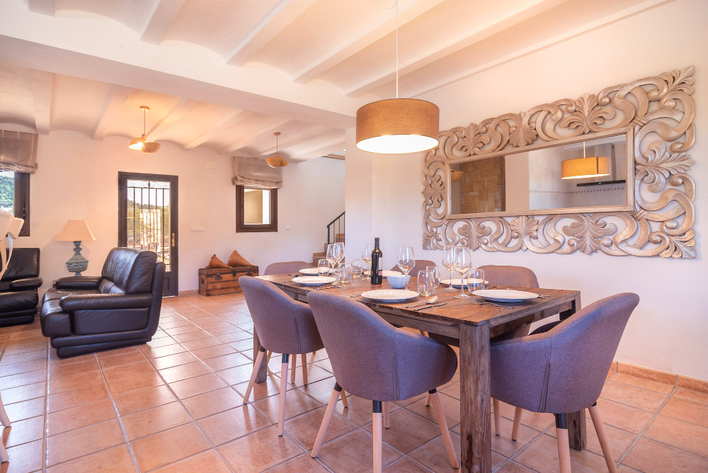 une salle à manger élégante et chaleureuse pour un intérieur chic et cosy.jpg