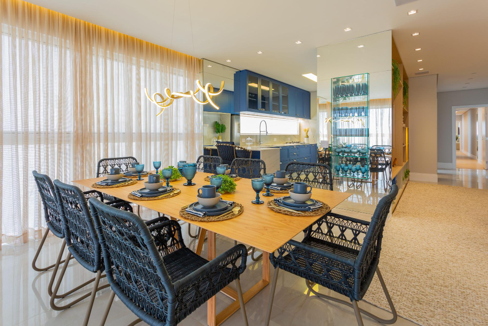 une salle à manger élégante et chaleureuse pour un intérieur chic