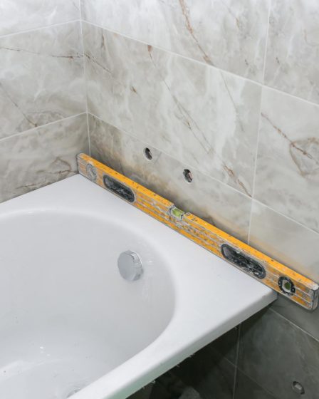 Refaire les joints de salle de bain pour un résultat parfait