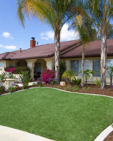 aménager harmonieusement un terrain en pente devant votre maison