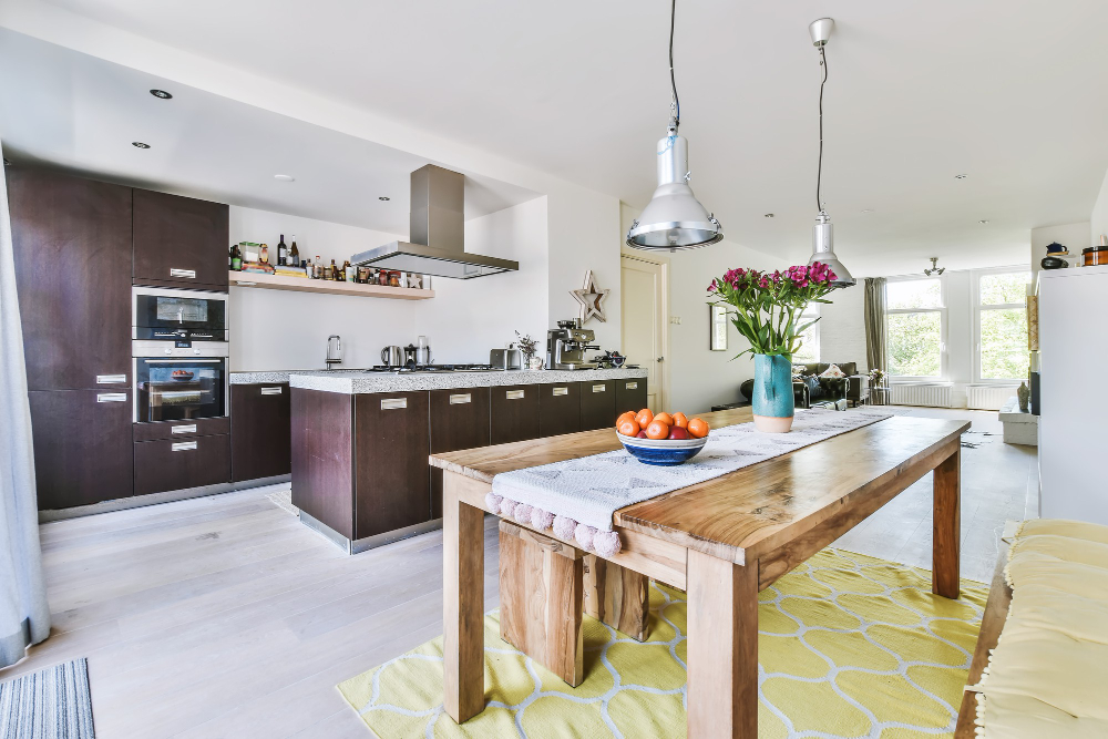  une cuisine ouverte alliant convivialité et praticité