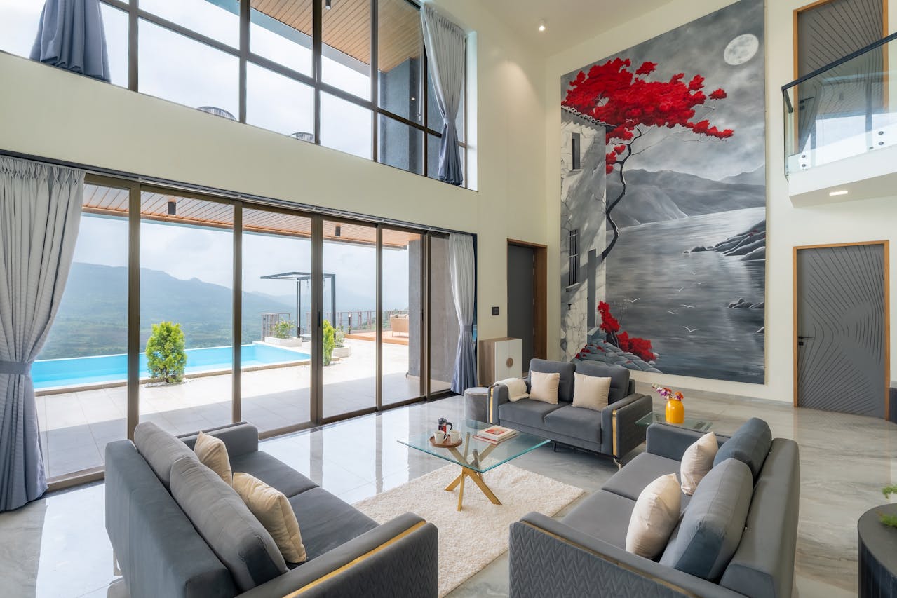 Astuces pour décorer un grand mur de salon pour un effet spectaculaire.jpg